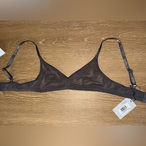 Negative sieve non-wire bra
Size 0